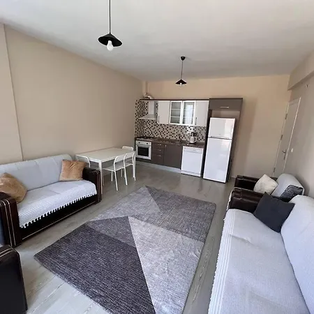 Cesme'de Denize Yakin, Bahceli Ev * Çeşme