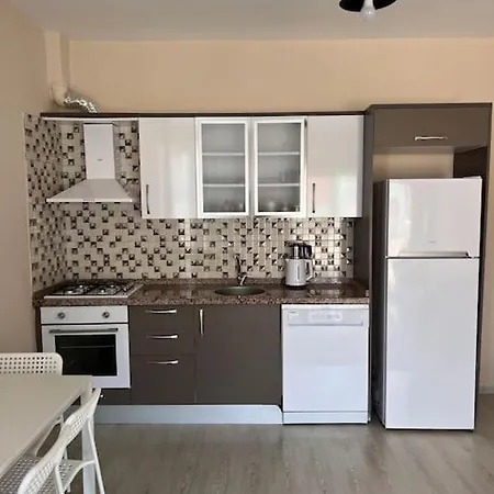 Cesme'de Denize Yakin, Bahceli Ev * Çeşme
